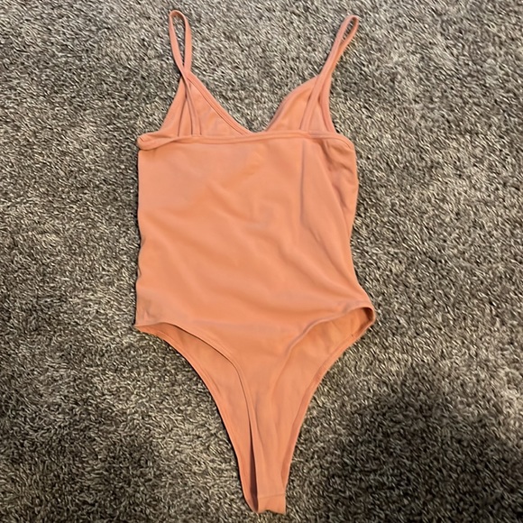 Body suit from pacsun size xs only worn a couple times - Picture 3 of 3